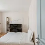 The Azure Pearl - Spacious & Modern - By Mon Petit Fare