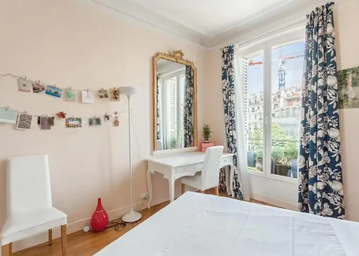 The Azure Pearl - Spacious & Modern - By Mon Petit Fare Apartment *
